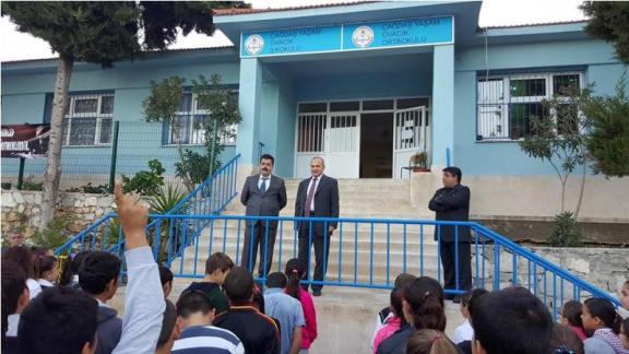 İlçemiz Kaymakamı Mustafa ERKAYIRAN, Çağdaş Yaşam Ovacık Ortaokulunu ziyaret etti.