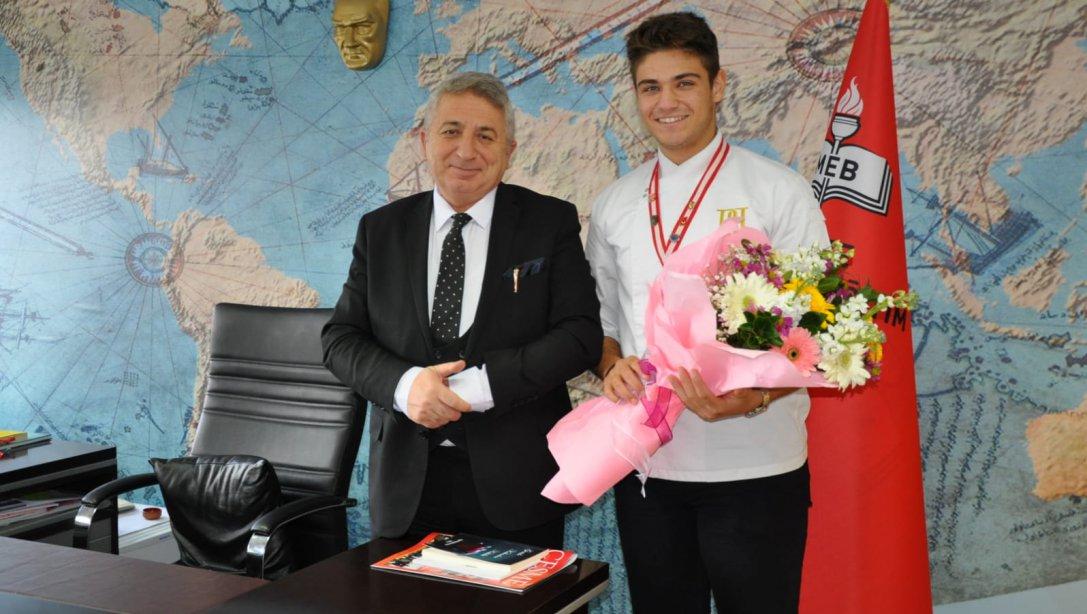 Fuarizmir, IBATECH İzmir yemek yarışmasında Çeşme Yahya Kerim Onart MTAL öğrencilerinin başarısı - 1 altın, 3 gümüş, 4 bronz