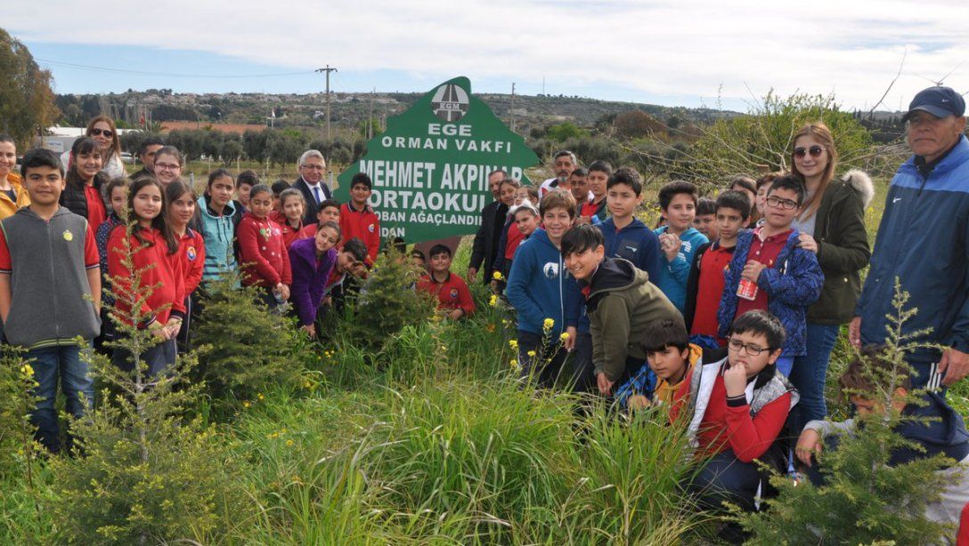 "Orman Haftası" etkinlikleri çerçevesinde Mehmet Akpınar Ortaokulunun Ağaçlandırma çalışması