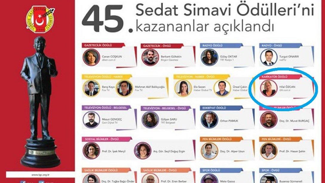 45.Türkiye Gazeteciler Cemiyeti 'Sedat Simavi Karikatür Ödülü'nü, İlçemiz Sıdıka Kelami Ertan Ortaokulu Görsel Sanatlar Öğretmeni Hilal Özcan kazandı.