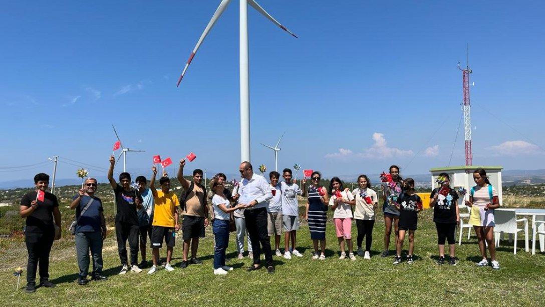 15 Haziran Dünya Rüzgar Günü nedeniyle ilçemiz Çakabey Mevkisi Rüzgar Enerji Santralinde etkinlikler düzenlendi. 