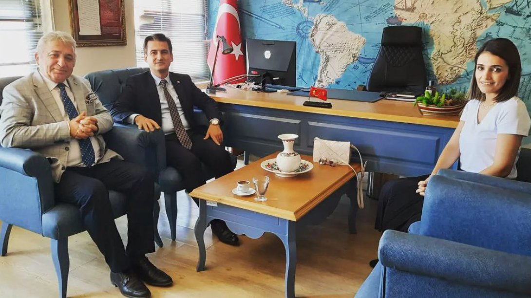 Çeşme Kaymakamımız Sayın Mehmet Maraşlı, kamu kurum ve kuruluş ziyaretleri kapsamında İlçe Milli Eğitim Müdürümüz Sayın Şahan Çöker' i ziyaret etti.