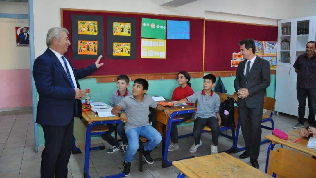 Çeşme Kaymakamımız Sayın Mehmet Maraşlı ve İlçe Milli Eğitim Müdürümüz Sayın Şahan Çöker ilçemiz Çağdaş Yaşam Ovacık İlkokulu ve Ortaokuluna ziyarette bulundular. 