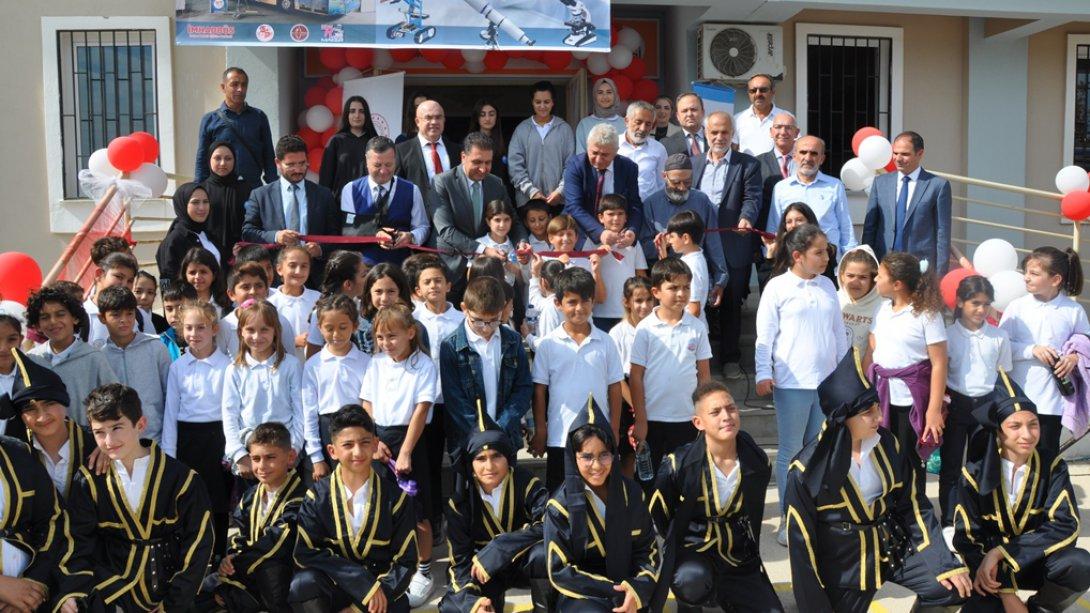 Çeşme Şehit Şener Kolay Anadolu İmam Hatip Lisesi Bilim Şenliği eğlenceli ve ilgi çekici etkinliklerle gerçekleştirildi.