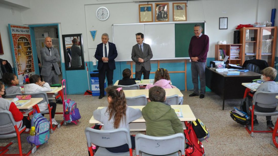 Çeşme Kaymakamımız Sayın Mehmet Maraşlı ve İlçe Milli Eğitim Müdürümüz Sayın Şahan Çöker, Ilıca Mustafa Bahçeli İlkokulu ve Ilıca Mustafa Bahçeli Ortaokulunu ziyarette bulundular.