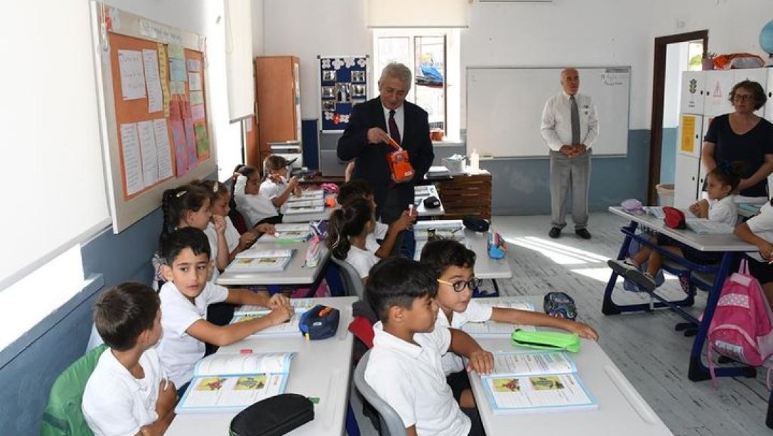 Çeşme Kaymakamımız Sayın Mehmet Maraşlı ve İlçe Milli Eğitim Müdürümüz Sayın Şahan Çöker, ilçemiz Gazi İlkokulu' na ziyarette bulundular. 