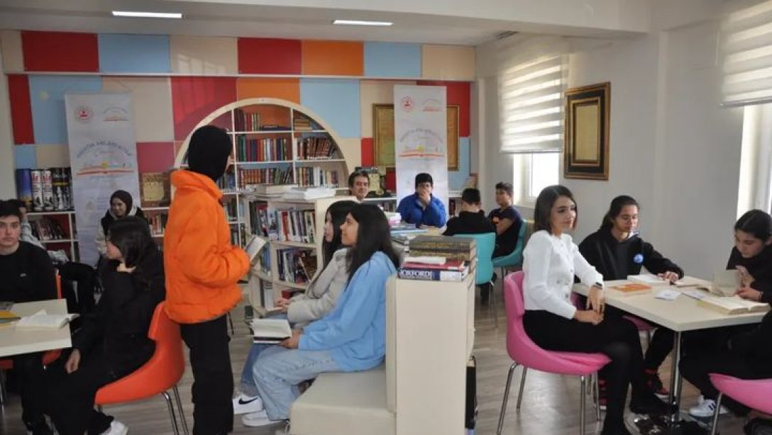Hayatın Anlamı Kitap Projesi kapsamında Şehit Şener Kolay Anadolu İmam Hatip Lisesinde kitap okuma etkinliği yapıldı.