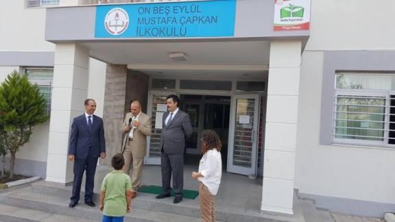 Kaymakamımız Mustafa ERKAYIRAN´ın katılımıyla İlçe Milli Eğitim Müdürümüz Ahmet Vehbi KOÇ ve Şube Müdürümüz Suat AĞI ile birlikte, 15 Eylül Mustafa ÇAPKAN İlkokulu´nu ziyaret ederek öğrencilere hitap etti.
