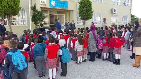 Kaymakamımız Mustafa ERKAYIRAN´ın katılımıyla İlçe Milli Eğitim Müdürümüz Ahmet Vehbi KOÇ ile birlikte Atatürk İlkokulu´nu ziyaret ederek öğrencilere hitap etti.