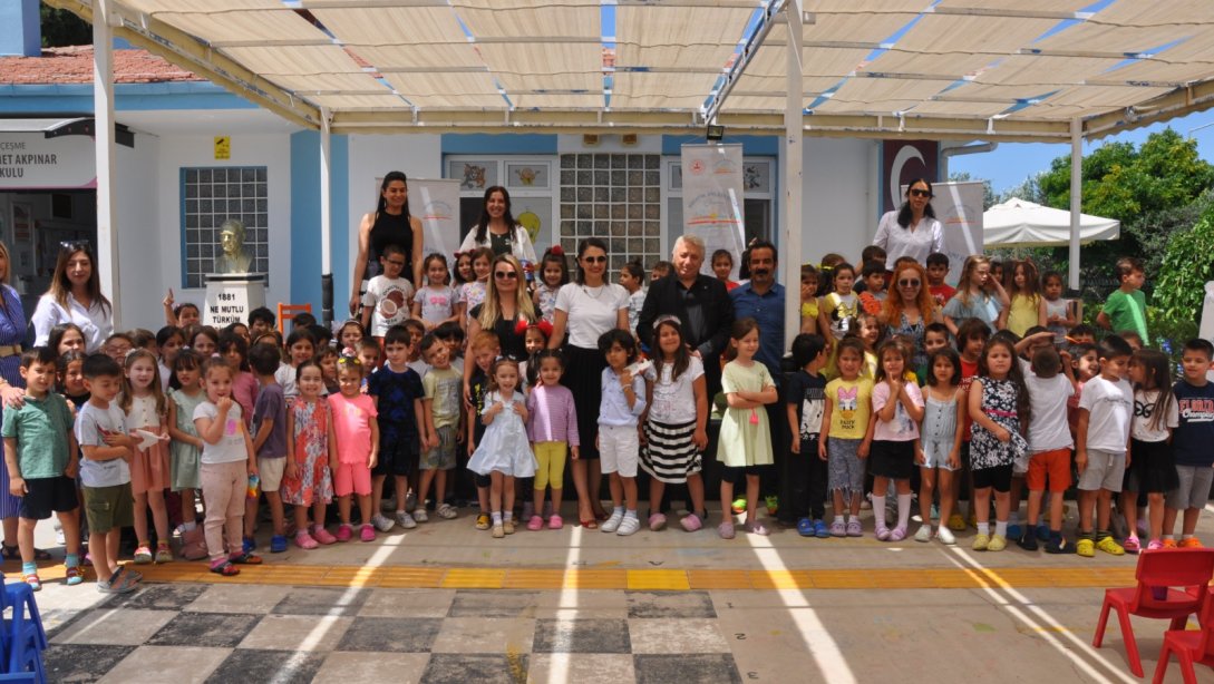 Çeşme Kaymakamlığı tarafından yürütülen Hayatın Anlamı Kitap Projesi kapsamında Mehmet Akpınar Anaokulunda Masal Şenliği gerçekleştirildi.