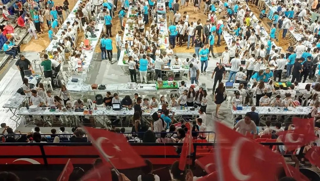 Türkiye Yüzyılı Vizyonunun Milli Teknoloji Hamlesi yolculuğunda 2024 Robokod İzmir Bilişim ve Kodlama Projesi Şenliğinde, Çeşme olarak 5 okul ve 10 Proje ile yerimizi aldık